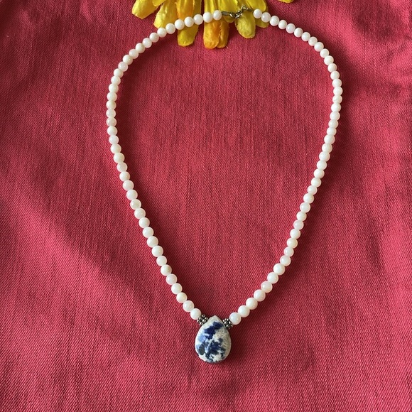 Mother Of Pearl Necklace - Picture 2 of 7